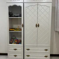 تخت و کمد و کودک