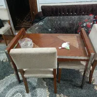 میز نهار خوری 4نفر تمیز تمیز هست چوب هست جنیش
