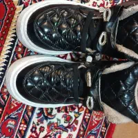 کاپشن.کفش|لباس|آذرشهر, |دیوار