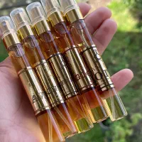 بازاریاب و فروشنده عطر و ادکلن