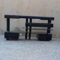 زیر تلویزیون بزرگ