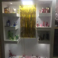 فروش قفسه و  ویترین لوازم آرایشی