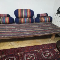 تخت سنتی به همراه تشک و بالشت ها