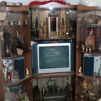 فروش دو دست میز تلویزیون و بوفه
