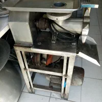 چرخ گوشت تسمه ای سایز 32 و تیغه پنجره 22