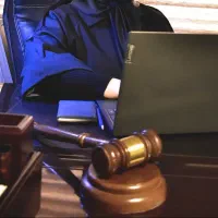 وکیل پایه یک دادگستری خانم