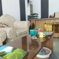 منشی آژانس گردشگری