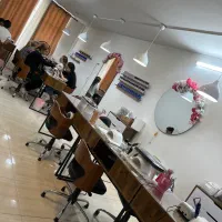 نظافتچی سالن زیبایی