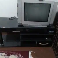 تلویزیون ۲۱اینج با میز دستگاه دیجتالی|تلویزیون و پروژکتور|بیستون, |دیوار