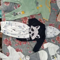 تعدادی لباس و تشک وتاب بچه|لباس|ملارد, |دیوار