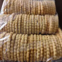فروش انواع شیرینی خشک، کلوچه زنجبیلی، کیک خونگی
