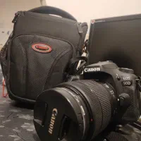 دوربین عکاسی canon 90D لنز ۱۳۵-۱۸ در حد نو