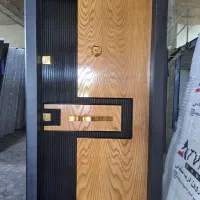 به یک کوره چی و یک کارگر ساده در تولید درب ضدسرقت