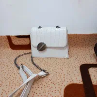 کیف|کیف، کفش، کمربند|میانه, |دیوار