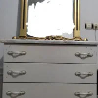 دراور۴کشاب قاب آینه چوبی مقداری وسایل خانه