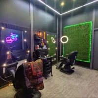 به یک ارایشگر حرفه ای جهت اجاره صندلی یا درصدی