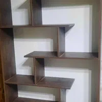 کتاب خانه ایستاده