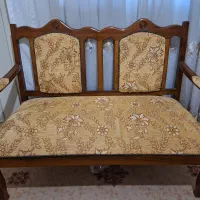 مبل راحتی و میز عسلی