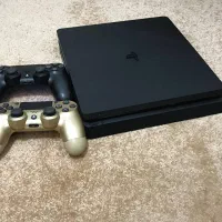 ps4slim یک ترا دو دسته کاملا سالم در حد نو تمیز