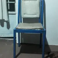 سه عدد صندلی. دو عدد سالم و یکی نیاز به جوش داره