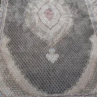 یک عدد فرش ۶ متری