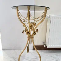 میز کنار سالنی کاملا نو