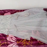 لباس مجلسی بلند طوسی گلدوزی‌دار