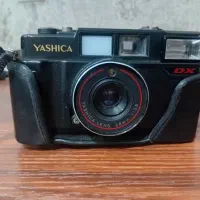 با سلام یک دوربین عکاسی