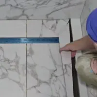 کارگر برشکاری کاشی