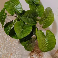 گل مصنوعی و گلدان