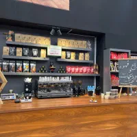 به چندفروشنده‌نیمه‌وقت‌درغرفه‌قهوه‌فروشگاه‌امیران‌