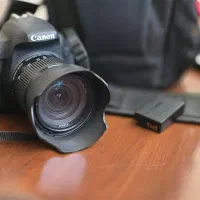 دوربین کنون 800d تمیز و سالم