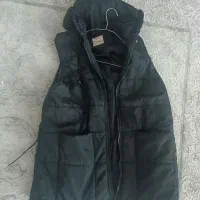 تعدادی کاپشن و.مانتو|لباس|نی‌ریز, |دیوار