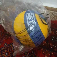 یک عدد توپ والیبال نو