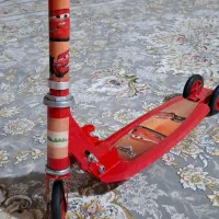 اسکوتر رنگ قرمز