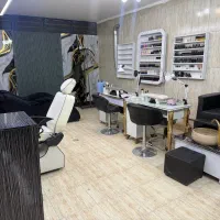 نیازمند ناخون کار و مژه کار