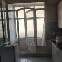 درب بالکون در حیاط شیشه ای آهنی قدیمی سالم