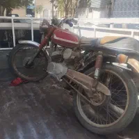 موتورسوار کاوازاکی ۱۰۰