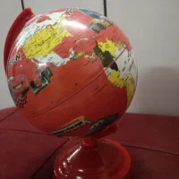 کره زمین مکویین