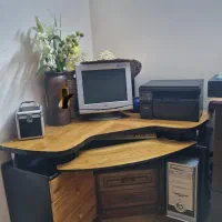 میز کامپیوتر برای سه گوش اتاق