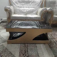 میز بزرگ جلو مبلی