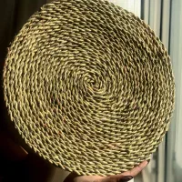 زیر بشقابی حصیری