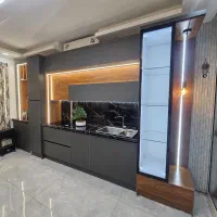 منشی نمایشگاه کابینت