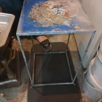 یک عدد چهارپایه آهنی