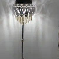 چراغ ایستاده کنار سالنی نو نو با کنترل