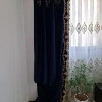 دکور پرده مخمل دو عدد آبی درباری درحد نو|پرده، رانر، رومیزی|شاهین‌شهر, مسکن مهر|دیوار