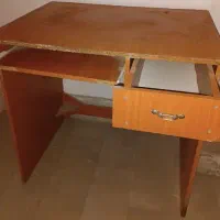 میز کامپیوتر کارکرده