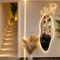 پیک موتوری و کارگر خانم