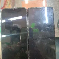 دوعدد گوشی یکی با کارتون یکی نداره