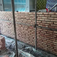 کار بنایی ساختمان انجام داده می‌شود